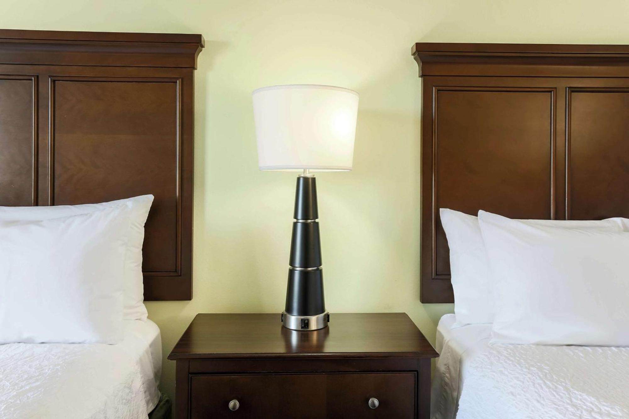 Hampton Inn & Suites Wheeling - The Highlands Triadelphia Екстер'єр фото