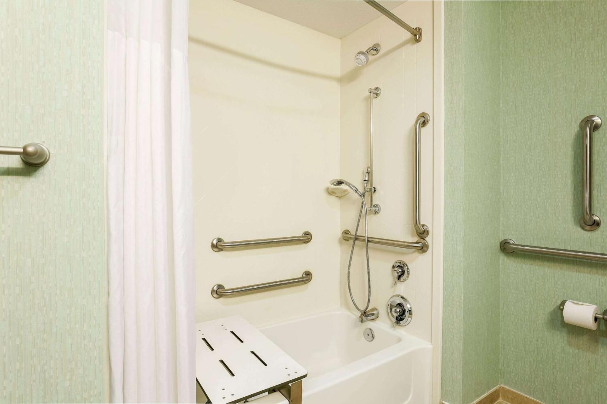 Hampton Inn & Suites Wheeling - The Highlands Triadelphia Екстер'єр фото