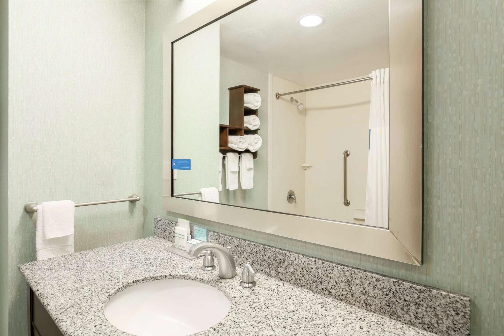 Hampton Inn & Suites Wheeling - The Highlands Triadelphia Екстер'єр фото