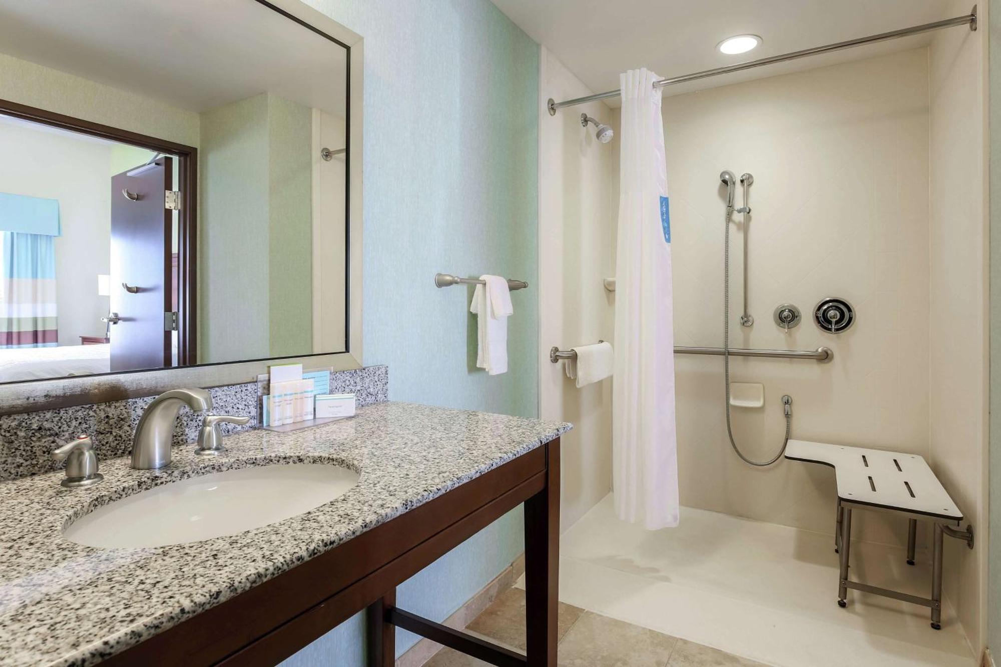 Hampton Inn & Suites Wheeling - The Highlands Triadelphia Екстер'єр фото