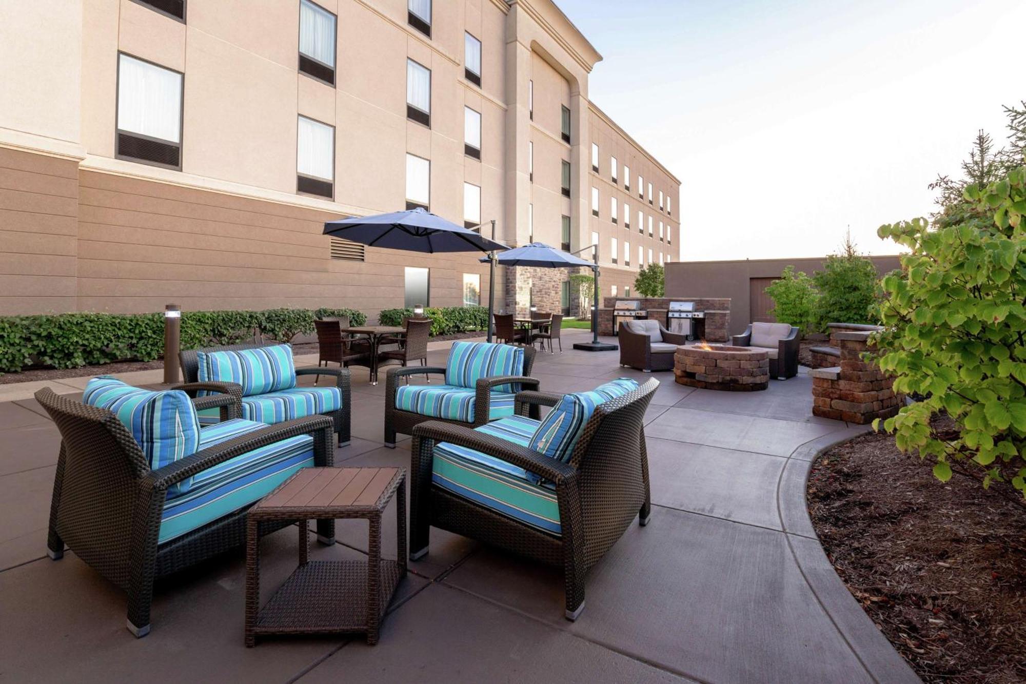Hampton Inn & Suites Wheeling - The Highlands Triadelphia Екстер'єр фото