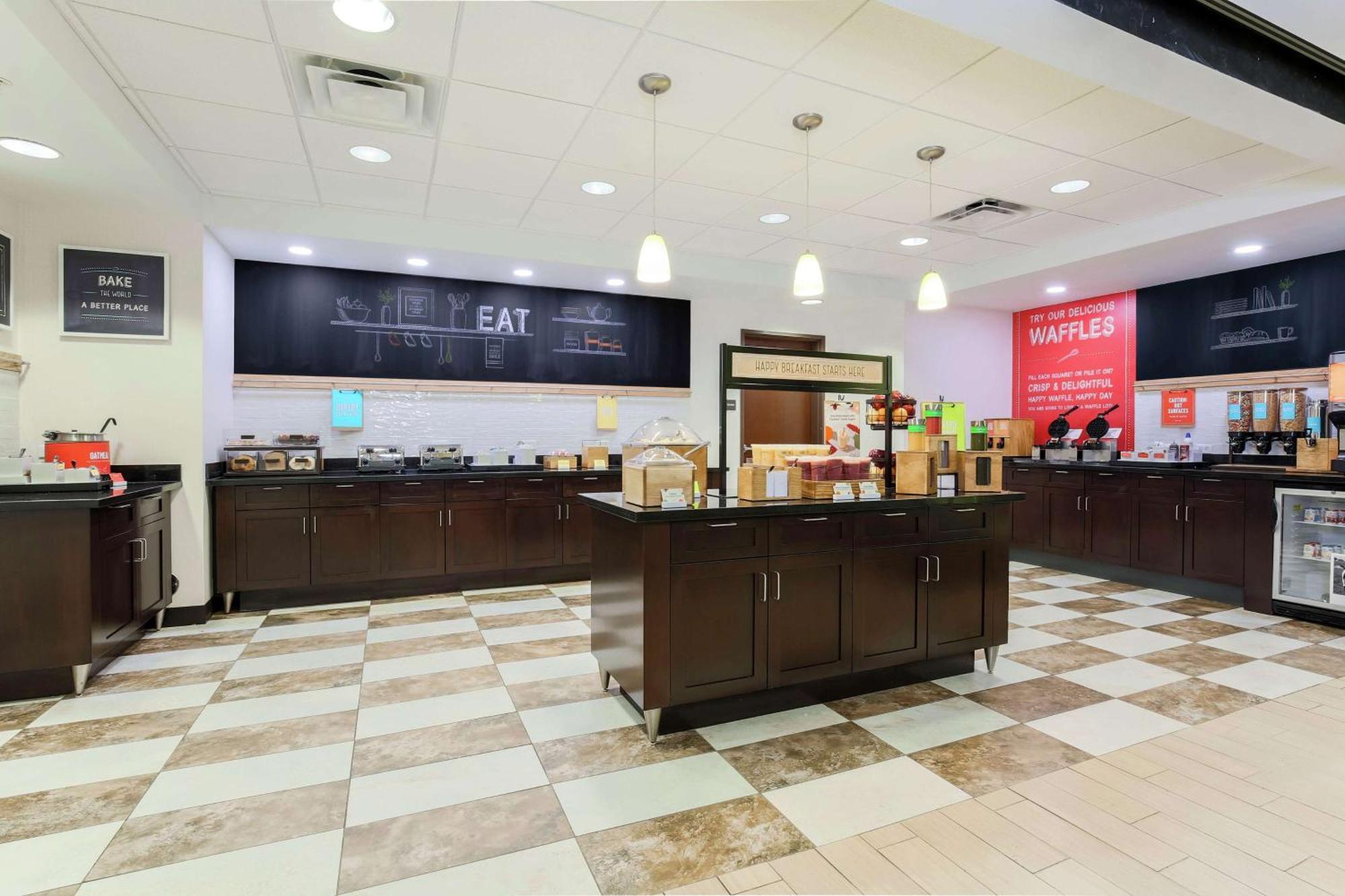 Hampton Inn & Suites Wheeling - The Highlands Triadelphia Екстер'єр фото